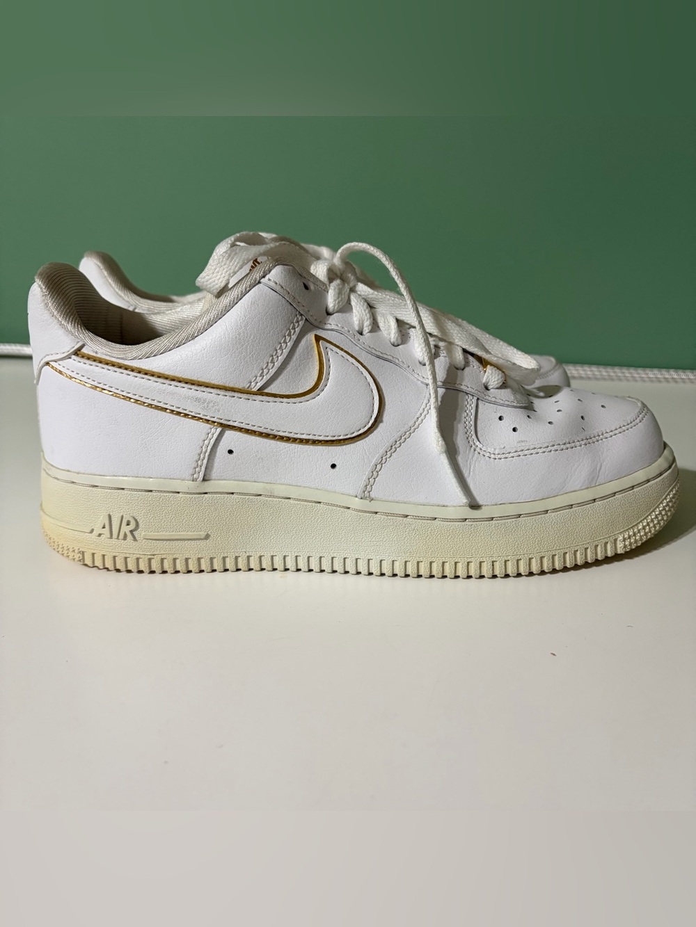 Nike Air Force 1 07 ESS Metallic Gold W Size 7.5